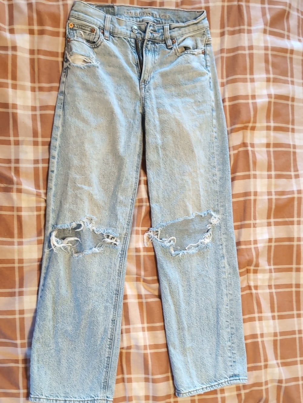 American Eagle Light Blue Distressed Women’s Jeans